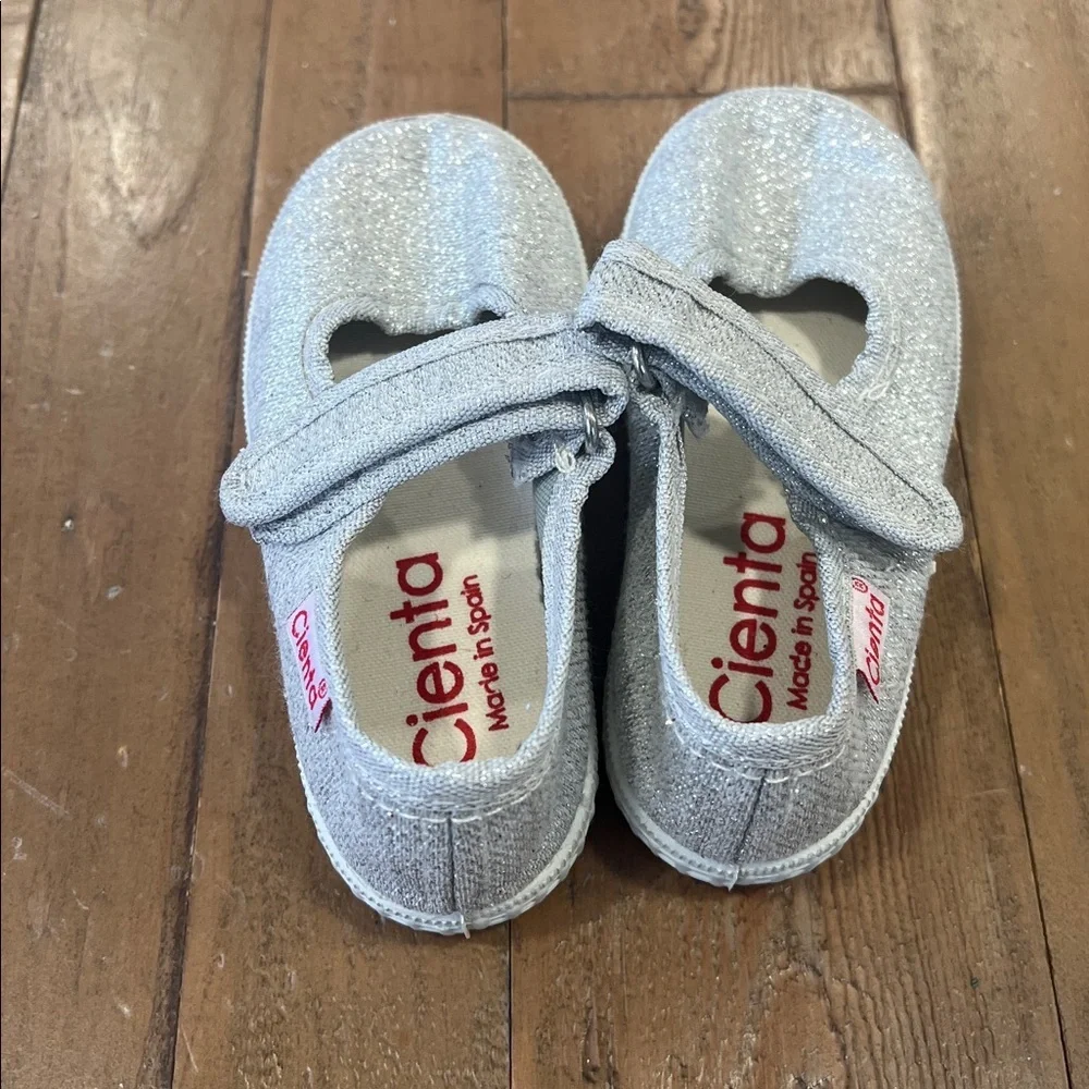 Cienta silver metallic sparkle hook and loop Mary Jane sneakers size 22 US 6